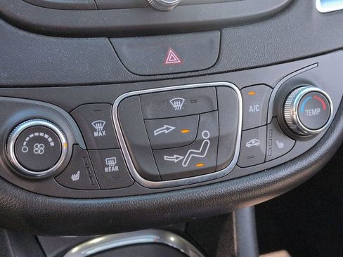 Certified 2018 Chevrolet Malibu LT w/ Leather Package image 31