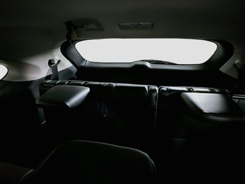 Used 2023 Toyota Highlander XLE FWD image 29