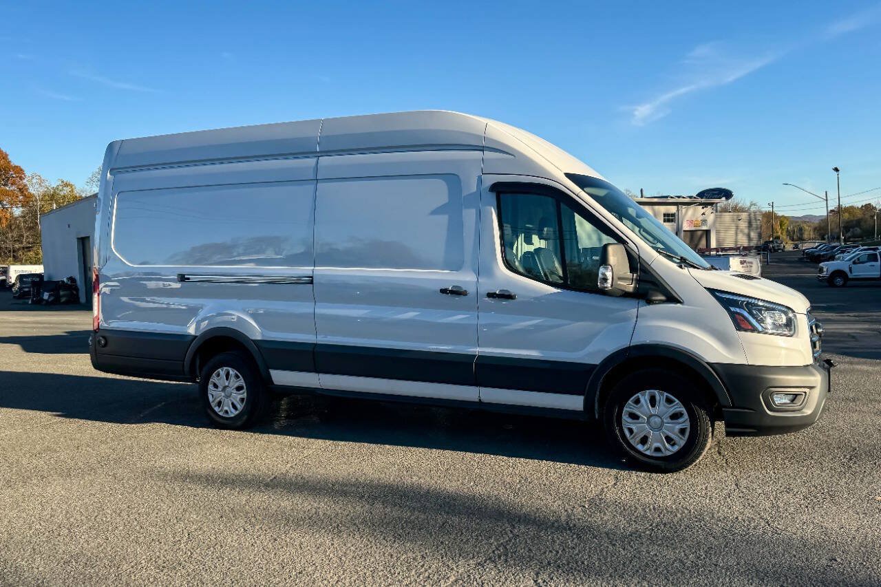 Used 2022 Ford E-Transit 148 High Roof Extended RWD image 2
