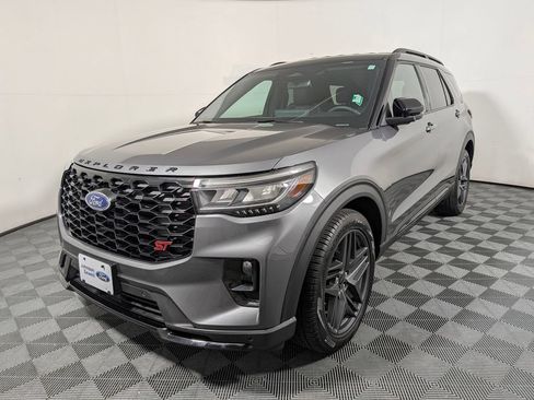 Certified 2025 Ford Explorer ST RWD image 4