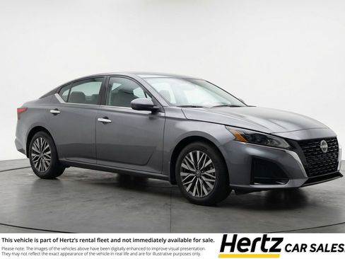 Used 2025 Nissan Altima 2.5 SV image 1