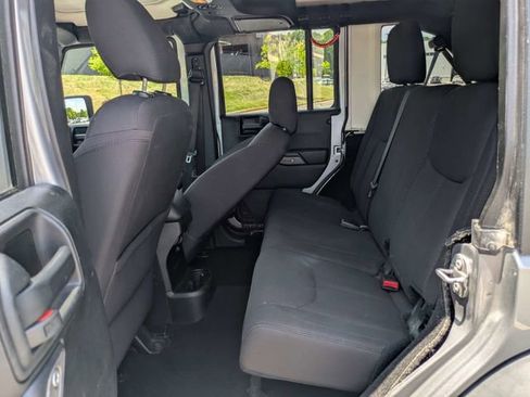Used 2017 Jeep Wrangler Unlimited Sport w/ Quick Order Package 24S AWD/4WD image 14