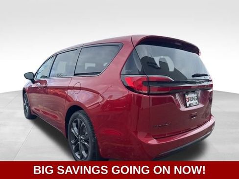 New 2026 Chrysler Pacifica Select w/ S Appearance Package image 8