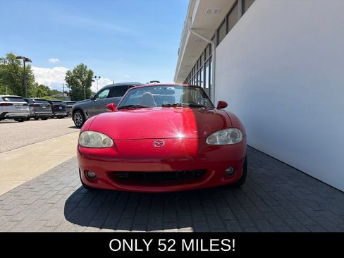 Used 2004 MAZDA MX-5 Miata w/ Convenience Pkg RWD image 2