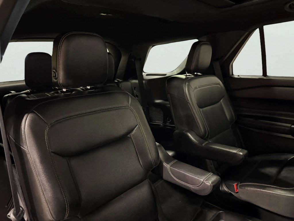 Used 2020 Ford Explorer XLT w/ Equipment Group 202A AWD/4WD image 25