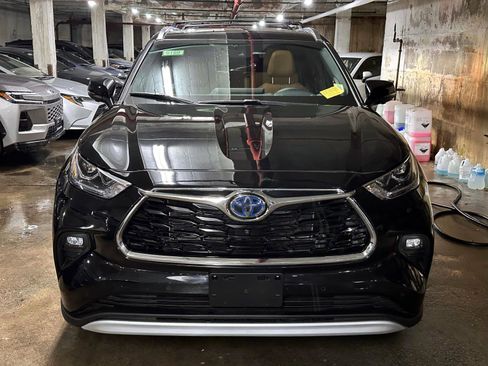 Used 2025 Toyota Highlander Platinum AWD/4WD image 6