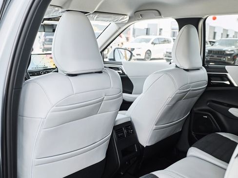 New 2026 Mitsubishi Outlander SE FWD image 37