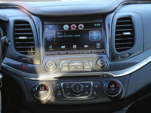 Used 2015 Chevrolet Impala LT w/ Convenience Package image 18