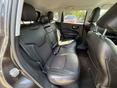 Used 2019 Jeep Compass Latitude AWD/4WD image 9