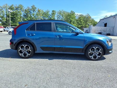 New 2025 Kia Niro EX Touring image 3
