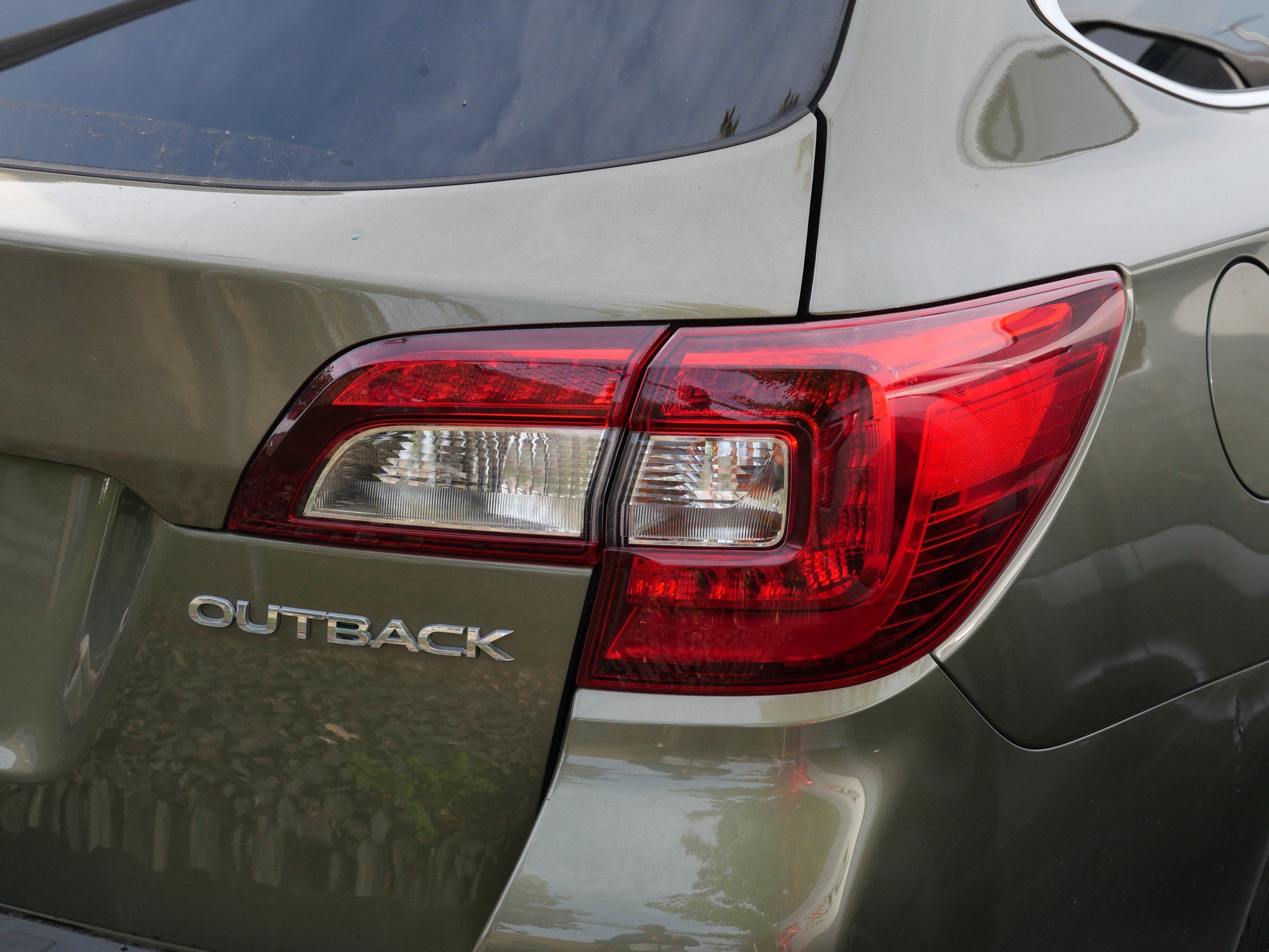 Used 2018 Subaru Outback 2.5i Premium AWD/4WD image 8