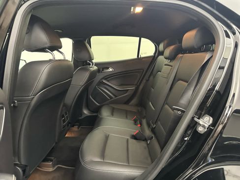 Used 2020 Mercedes-Benz GLA 250 w/ Premium Package image 11