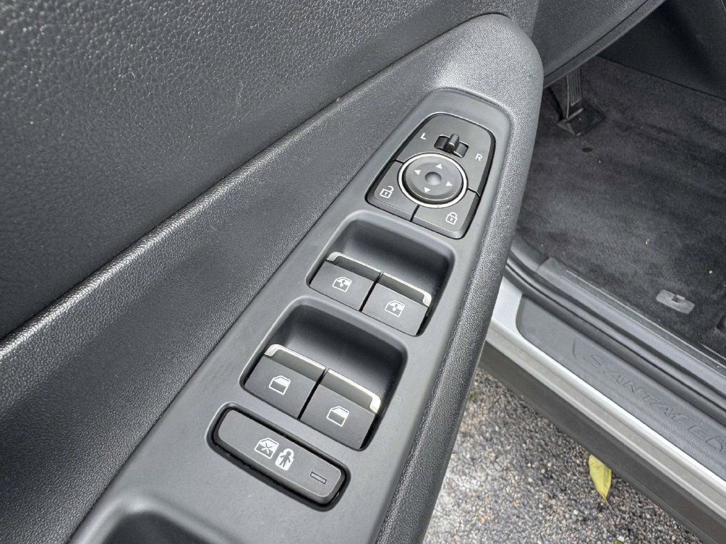 Used 2022 Hyundai Santa Fe SEL AWD/4WD image 16