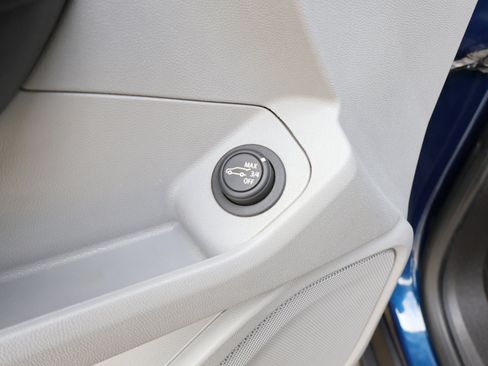 Used 2022 GMC Terrain SLE w/ Driver Convenience Package image 32