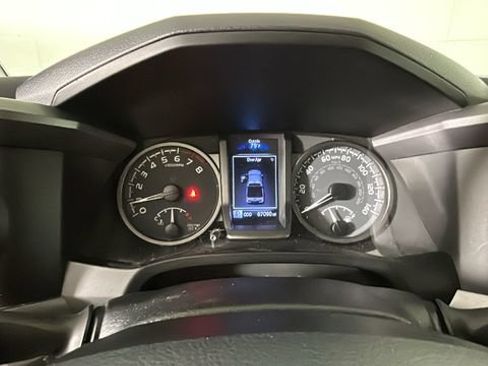Used 2020 Toyota Tacoma TRD Sport w/ TRD Premium Sport Package AWD/4WD image 17