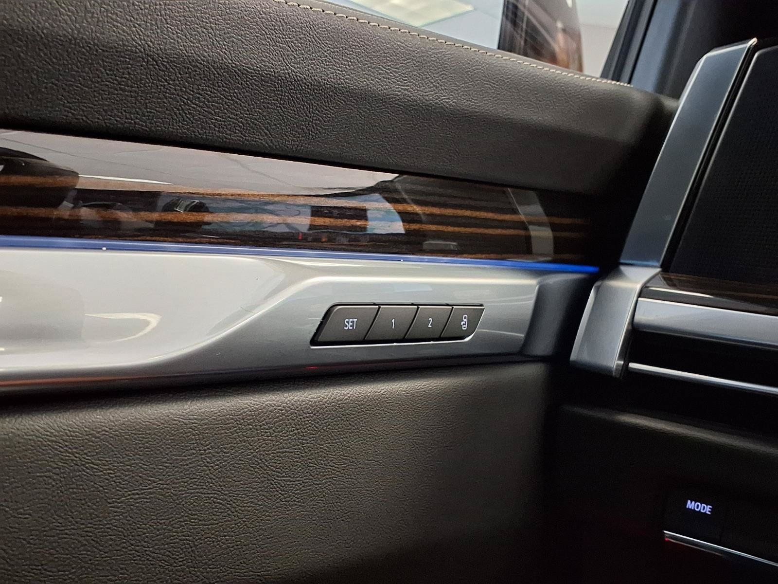 Used 2025 Cadillac Escalade Luxury RWD image 31