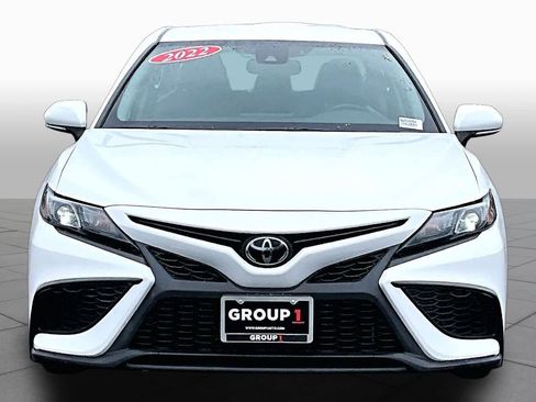 Used 2022 Toyota Camry SE w/ Convenience Package FWD image 3