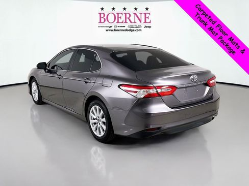 Used 2018 Toyota Camry LE image 5