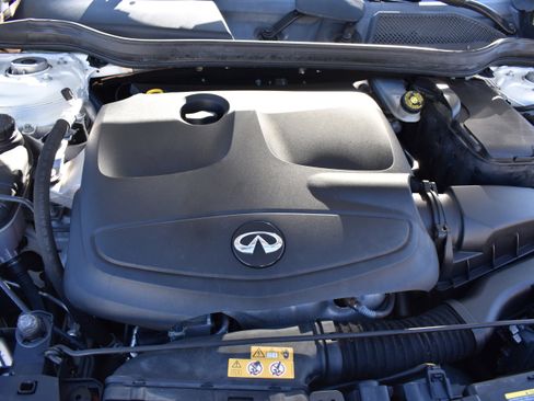 Used 2017 INFINITI QX30 Premium w/ Navigation Package image 37