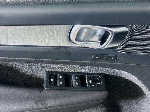 Used 2024 Volvo XC40 B5 Plus w/ Climate Package image 15