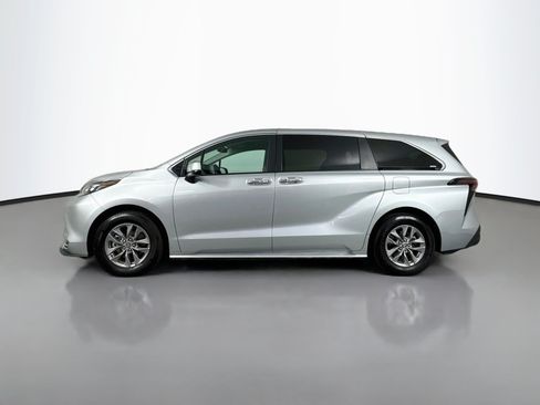 Certified 2024 Toyota Sienna XLE FWD image 4