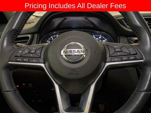 Used 2017 Nissan Rogue SV FWD image 18