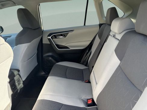 Used 2021 Toyota RAV4 XLE image 18