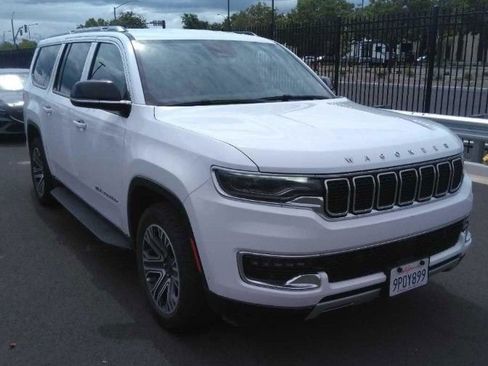Used 2023 Jeep Wagoneer L Series II AWD/4WD image 3