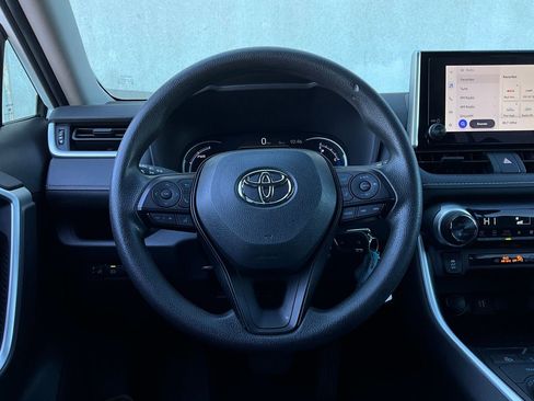 Used 2025 Toyota RAV4 LE image 29