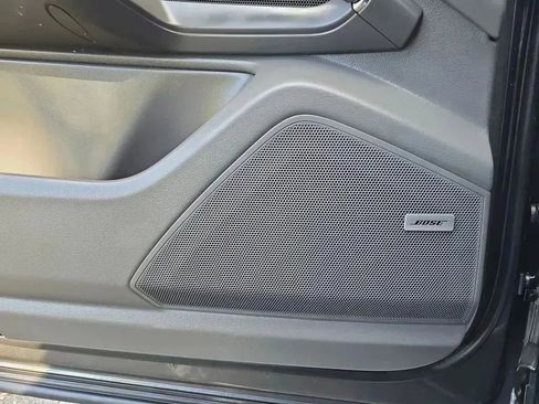 Used 2022 Porsche Cayenne Platinum Edition image 18