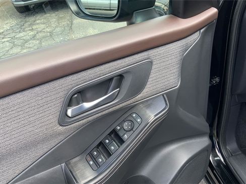 Used 2021 Nissan Rogue SV image 20