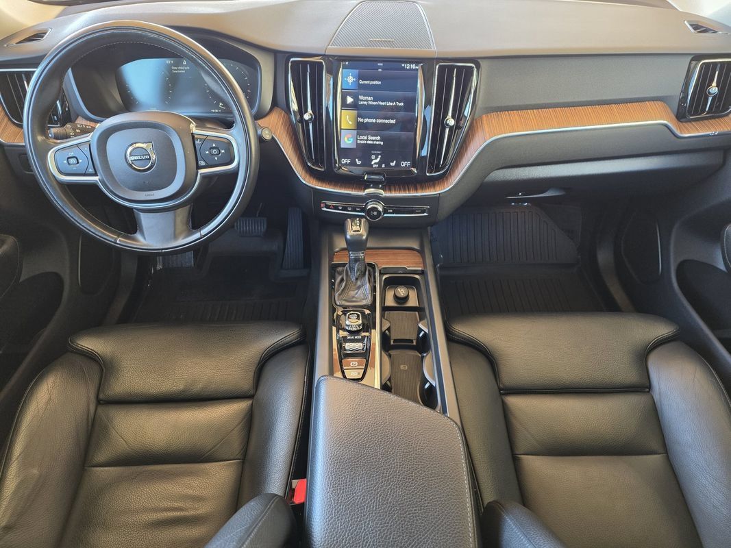 Used 2019 Volvo XC60 T6 Momentum w/ Multimedia Package AWD/4WD image 16