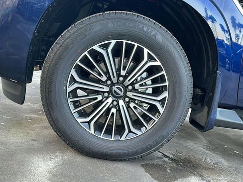 New 2025 Nissan Armada Platinum image 12