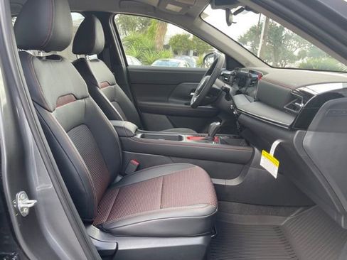 Certified 2025 Nissan Kicks SR FWD image 17