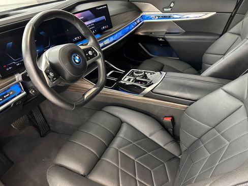 Used 2024 BMW i7 xDrive60 AWD/4WD image 23