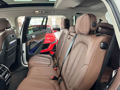 Used 2023 BMW X7 xDrive40i w/ Premium Package image 25