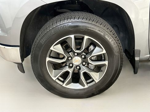 Used 2024 Chevrolet Silverado 1500 LT AWD/4WD image 34