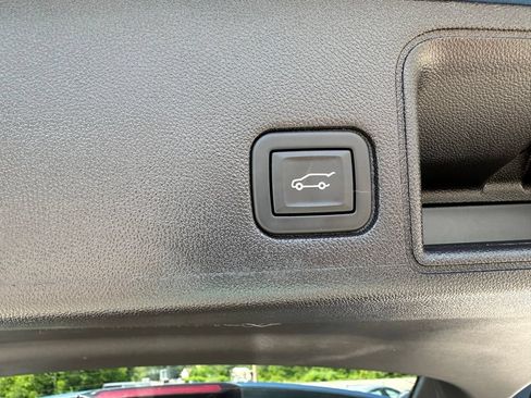 Used 2024 GMC Terrain SLT AWD/4WD image 35