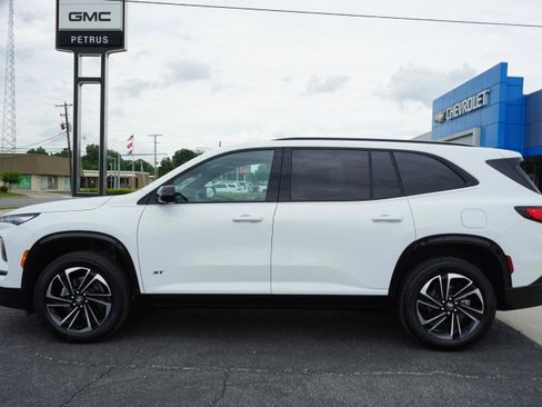Used 2025 Buick Enclave Sport Touring FWD image 2