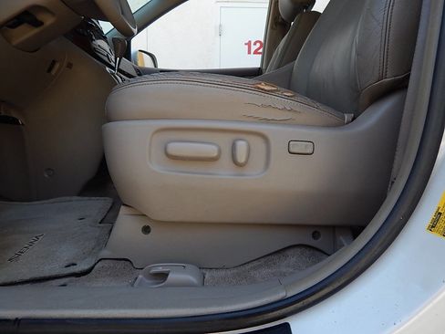 Used 2005 Toyota Sienna XLE Limited image 38