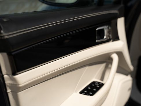 Used 2020 Porsche Panamera 4 image 22