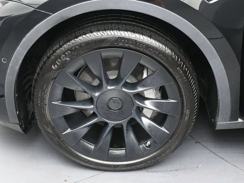 Used 2022 Tesla Model Y Long Range AWD/4WD image 37