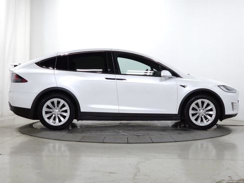 Used 2020 Tesla Model X Long Range image 10