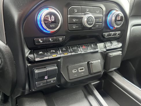 Used 2021 GMC Sierra 1500 Denali w/ Denali Ultimate Package AWD/4WD image 31