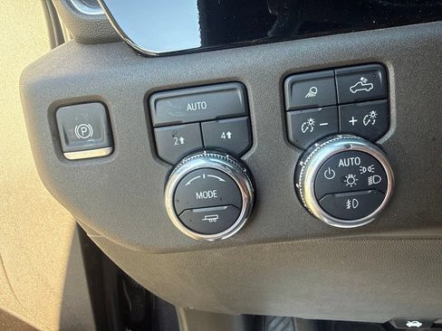 Used 2025 GMC Sierra 1500 SLT AWD/4WD image 18