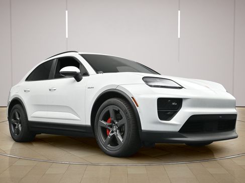 Certified 2025 Porsche Macan 4S Electric AWD/4WD image 30