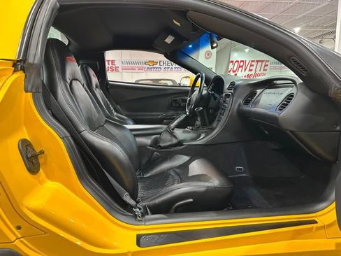 Used 2004 Chevrolet Corvette Z06 w/ Memory Package RWD image 10