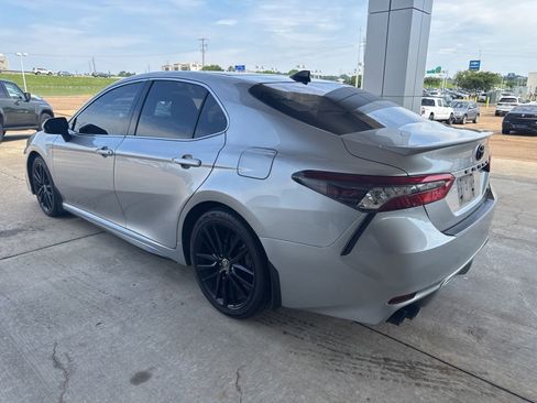 Used 2023 Toyota Camry XSE FWD image 5