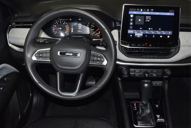 Used 2024 Jeep Compass Latitude AWD/4WD image 16