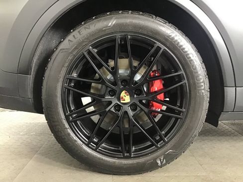 Certified 2024 Porsche Cayenne S AWD/4WD image 13